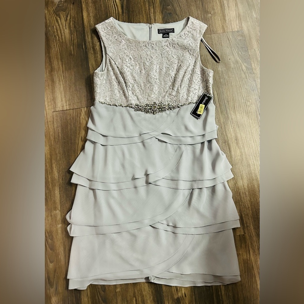 NWT Jessica Howard silver cocktail dress with sequin detailing. Size 14